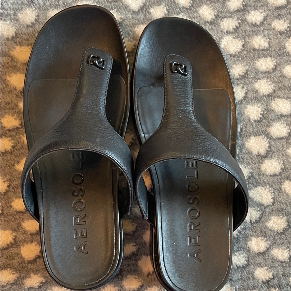 AEROSOLES Men's Black Flip-Flops